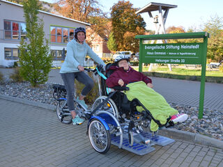 Erste Ausfahrt mit dem Rollstuhlbeförderungsrad durch Blankenburg und Neinstedt